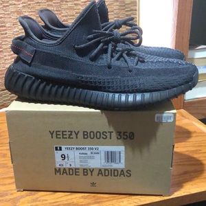 Yeezy 350 black static